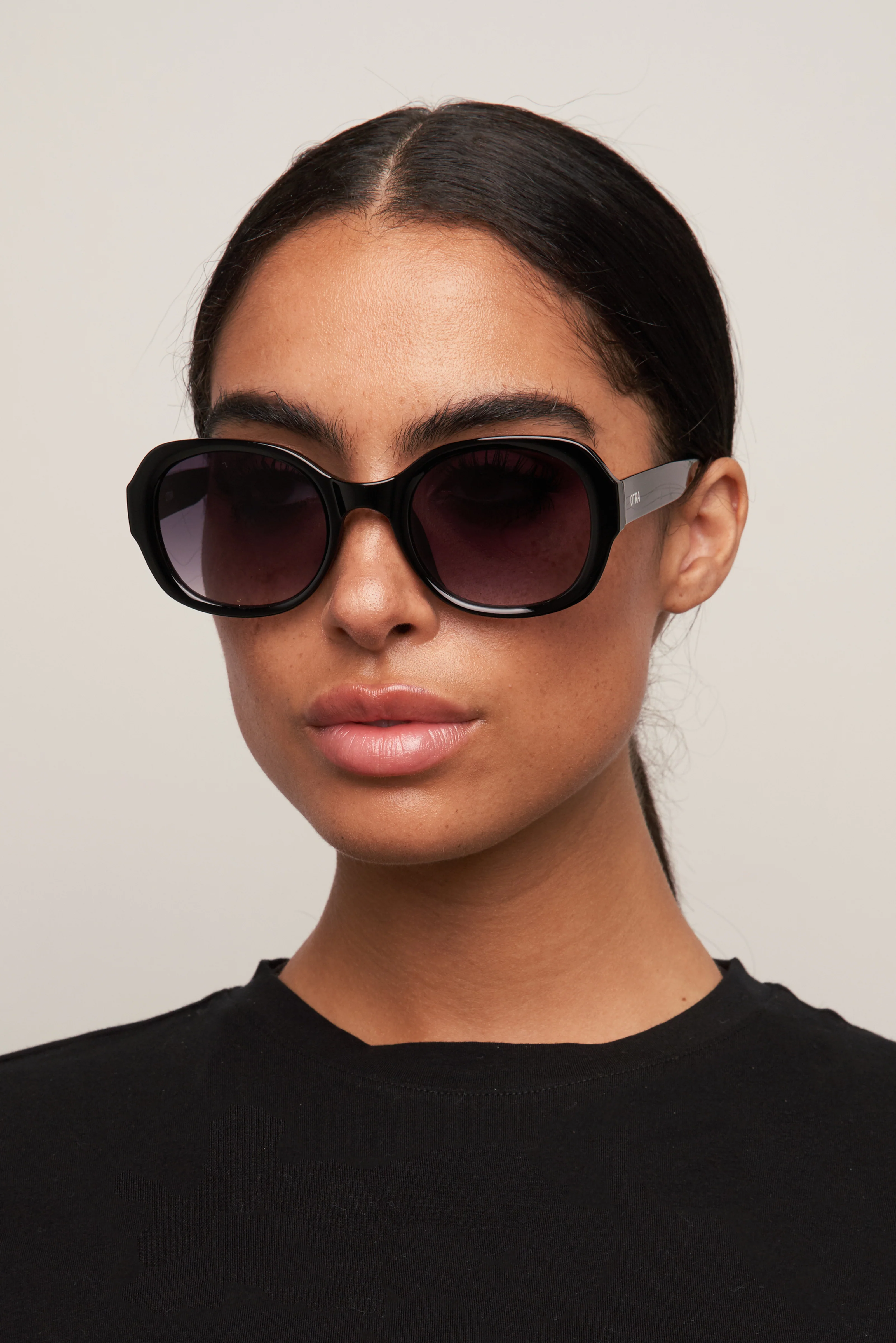 Darcy - Black/ Smoke Fade - Image 4